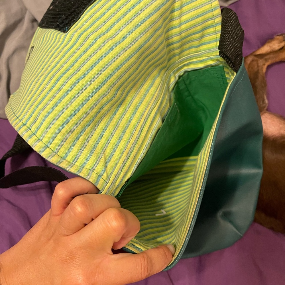 Faux leather vegan crossbody bag - Picture 3 of 3